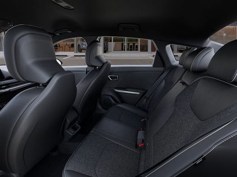 New 2025 Kia K4 GT-Line image 18