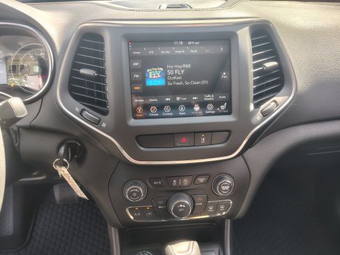 Certified 2022 Jeep Cherokee Latitude w/ Sun & Sound Group AWD/4WD image 23