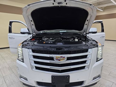 Used 2017 Cadillac Escalade Premium Luxury AWD/4WD image 48