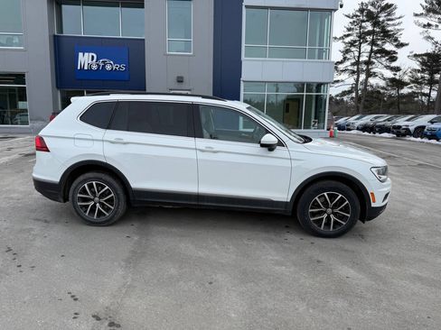 Used 2021 Volkswagen Tiguan SE w/ Panoramic Sunroof Package AWD/4WD image 5