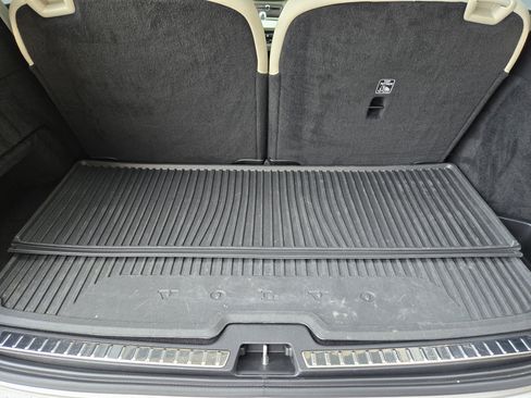 Used 2023 Volvo XC90 T8 Ultimate w/ Lounge Package image 44