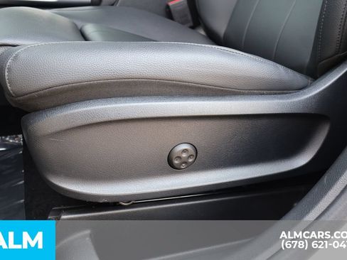 Used 2024 Mercedes-Benz GLB 250 image 16