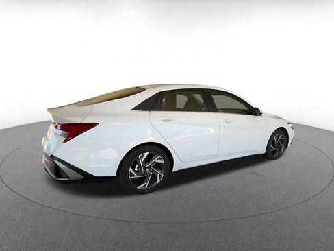 Used 2025 Hyundai Elantra SEL FWD image 14