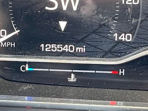 Used 2022 GMC Yukon XL SLT image 38