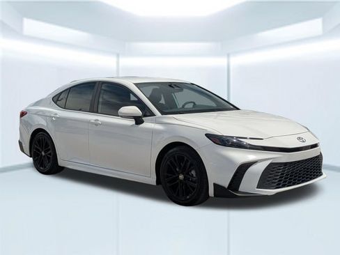 Used 2025 Toyota Camry SE w/ Convenience Package FWD image 9