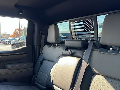 Used 2024 Chevrolet Silverado 1500 ZR2 w/ Technology Package image 33