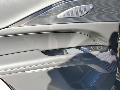 Used 2025 Cadillac Lyriq Luxury image 44