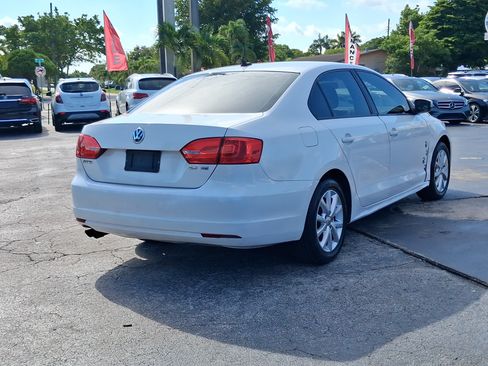 Used 2011 Volkswagen Jetta SE FWD image 5