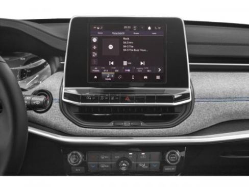 Used 2022 Jeep Compass Latitude FWD image 13