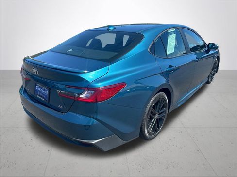 Used 2025 Toyota Camry SE FWD image 7