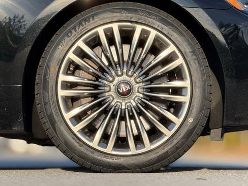 Used 2020 Kia K900 Luxury image 20