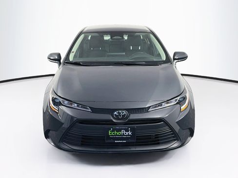 Used 2025 Toyota Corolla LE FWD image 2