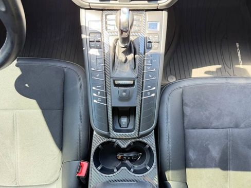 Used 2021 Porsche Macan AWD/4WD image 24