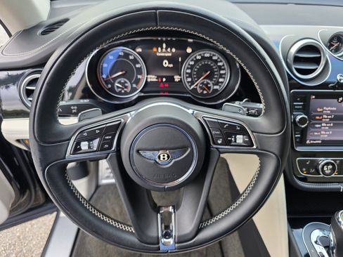 Used 2019 Bentley Bentayga image 18