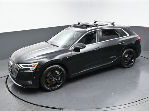 Used 2019 Audi e-tron Prestige w/ Prestige Package image 46