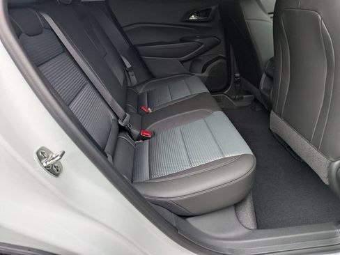New 2026 Chevrolet Trax LT w/ Sunroof Package FWD image 31