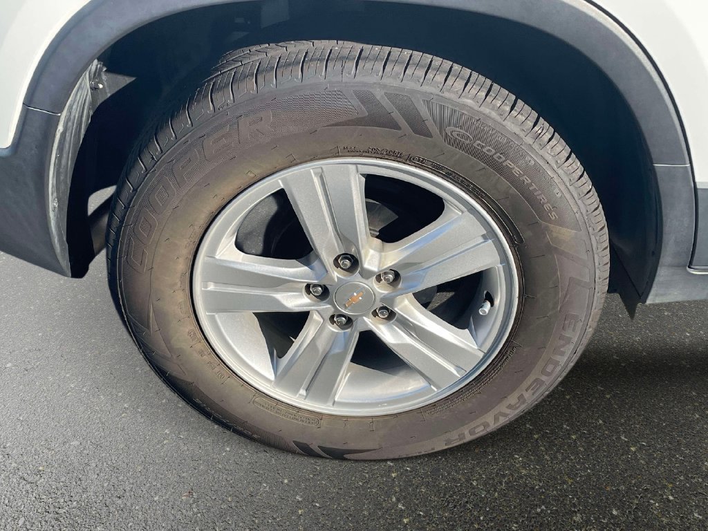 Used 2022 Chevrolet Trax LS w/ Tint and Cruise Package FWD image 7