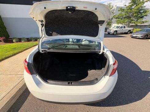 Used 2018 Toyota Corolla LE w/ Carpet Mat Package (TMS) FWD image 21