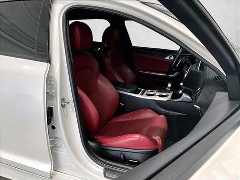 Used 2018 Kia Stinger GT1 RWD image 9