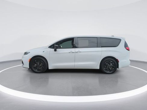 Used 2024 Chrysler Pacifica Limited FWD image 5