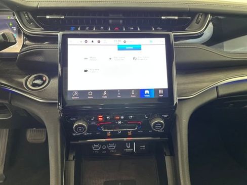 Used 2023 Jeep Grand Cherokee Overland w/ Luxury Tech Group IV image 21