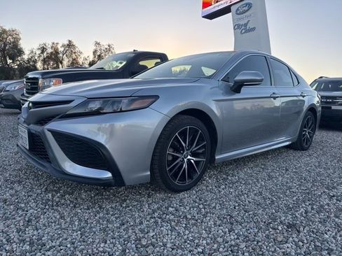 Used 2023 Toyota Camry SE image 1
