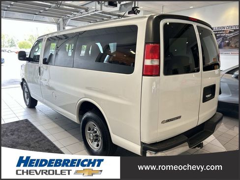 Used 2017 Chevrolet Express 2500 LT w/ LT Preferred Equipment Group RWD image 5