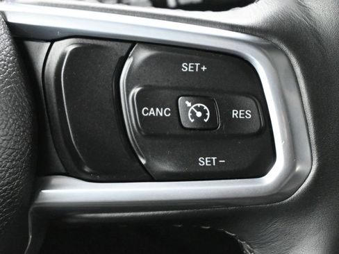 Used 2022 Jeep Wrangler Unlimited Sahara AWD/4WD image 7