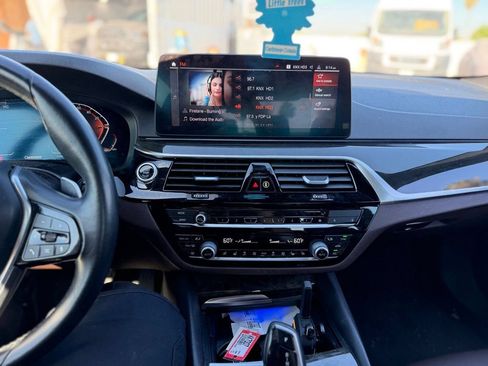 Used 2021 BMW 540i w/ Premium Package RWD image 9