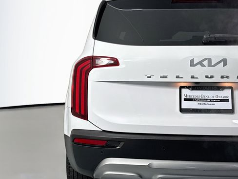 Used 2022 Kia Telluride EX w/ EX Premium Package image 15