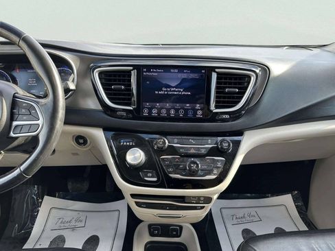 Used 2020 Chrysler Pacifica Touring-L Plus FWD image 21