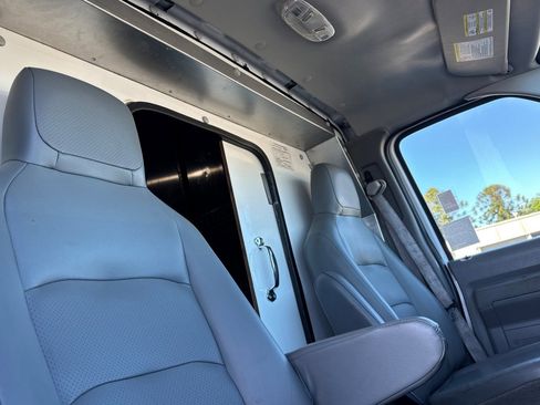 Used 2019 Ford E-450 and Econoline 450 Super Duty w/ Power Windows & Locks Group RWD image 17