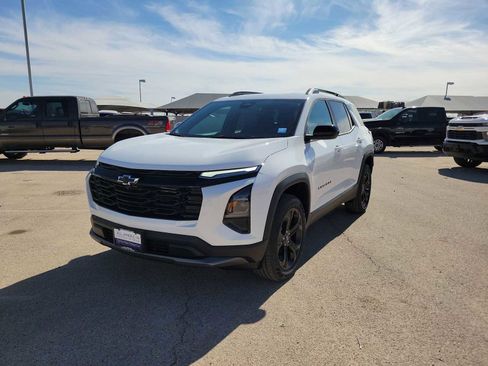 New 2026 Chevrolet Equinox LT w/ Convenience Package II AWD/4WD image 4