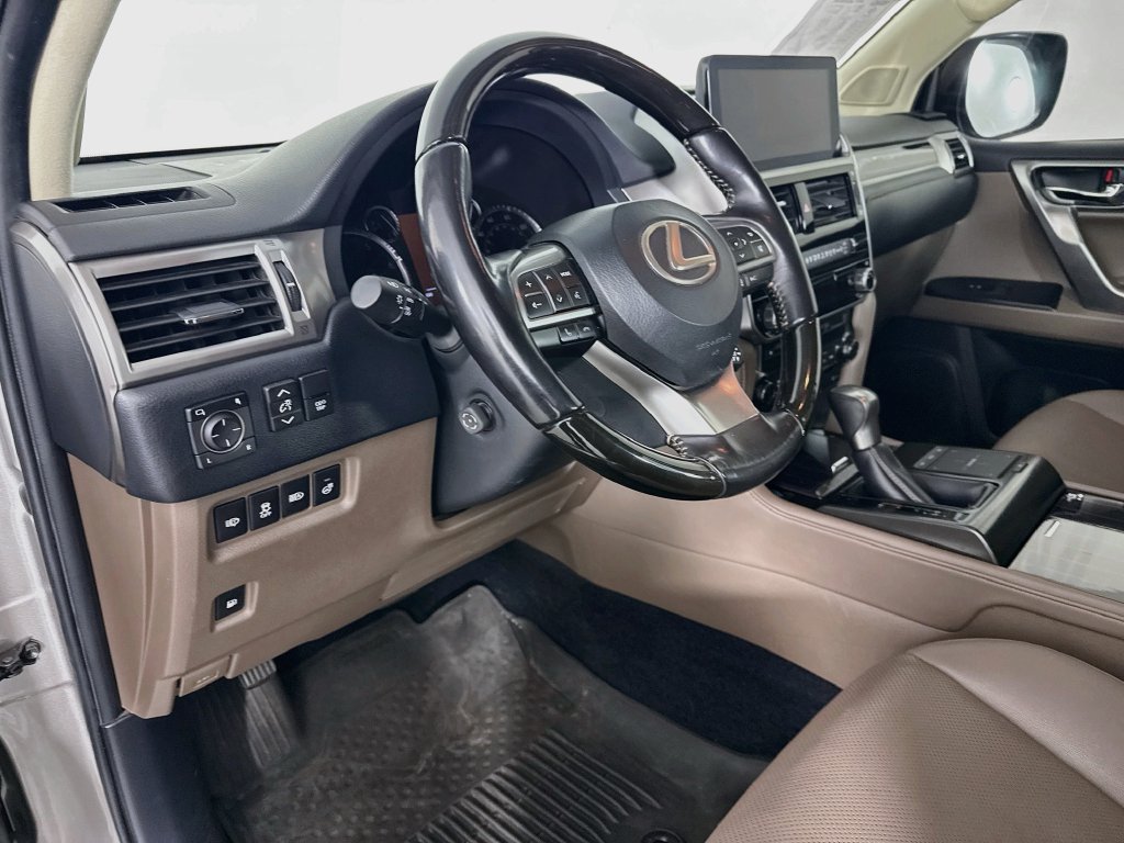 Used 2022 Lexus GX 460 Premium w/ Premium Package AWD/4WD image 4