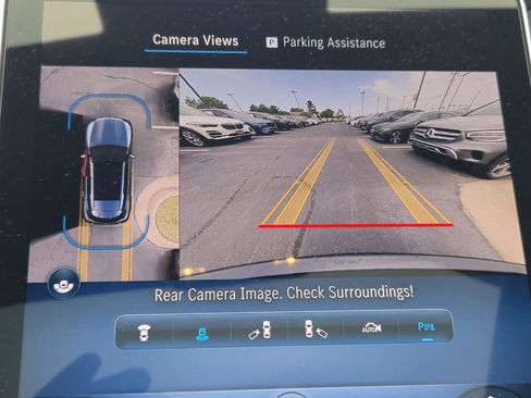 Used 2025 Mercedes-Benz GLC 300 4MATIC image 17