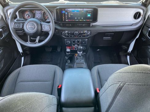 Used 2025 Jeep Wrangler Unlimited Sport AWD/4WD image 10