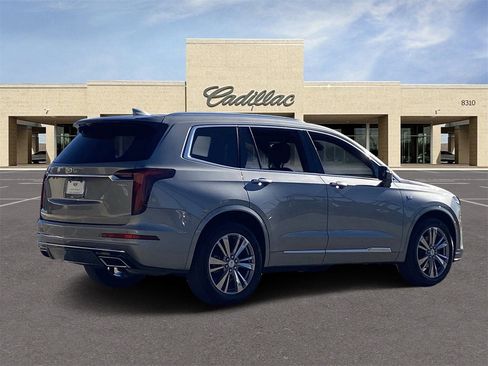Certified 2025 Cadillac XT6 Premium Luxury image 5