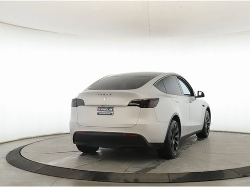 Used 2021 Tesla Model Y Long Range image 7