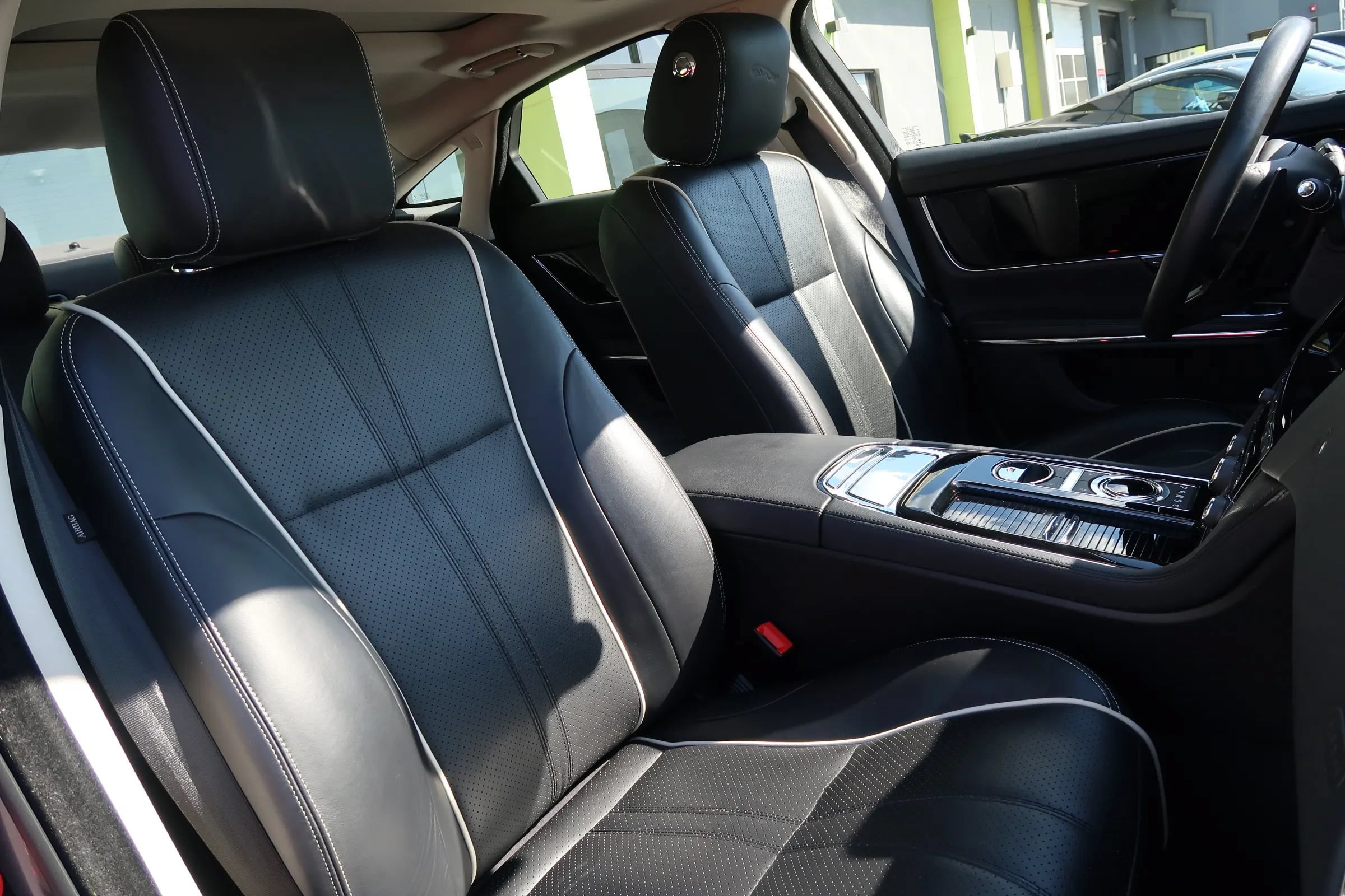Used 2019 Jaguar XJ R-Sport RWD image 24