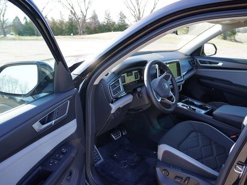 Used 2024 Volkswagen Atlas Peak Edition SEL AWD/4WD image 15