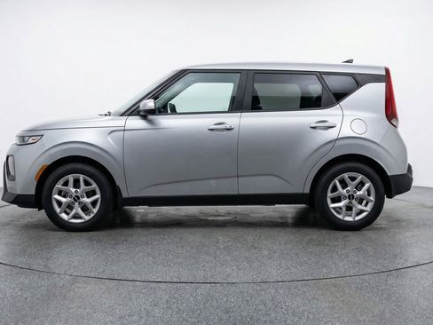 Used 2025 Kia Soul LX w/ LX Technology Package image 5