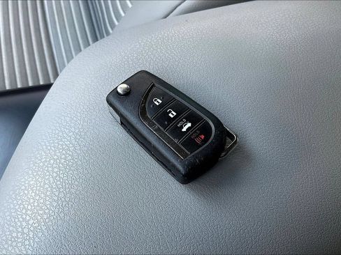 Used 2019 Toyota Camry SE FWD image 30