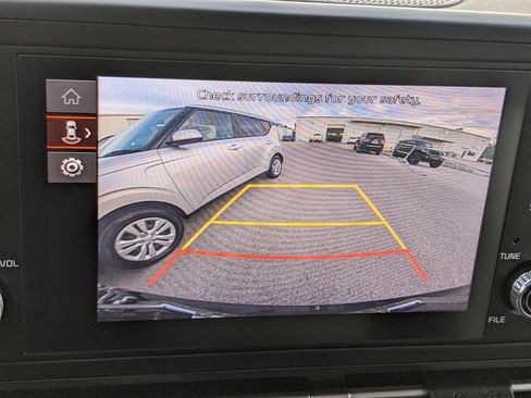 Certified 2024 Kia Carnival LX image 24