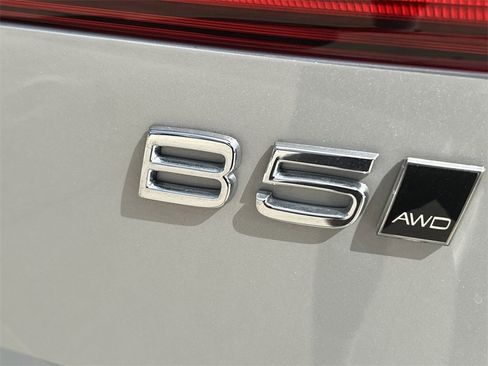 Used 2024 Volvo XC60 B5 Core image 11