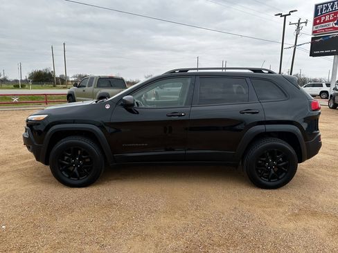 Used 2017 Jeep Cherokee Trailhawk image 5