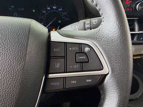 Used 2024 Toyota Sienna XLE w/ XLE Plus Package FWD image 14