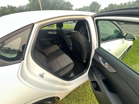 Used 2022 Kia Forte LXS FWD image 11