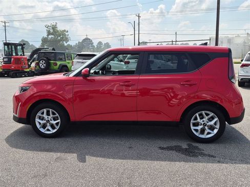 Used 2023 Kia Soul LX w/ LX Technology Package FWD image 6