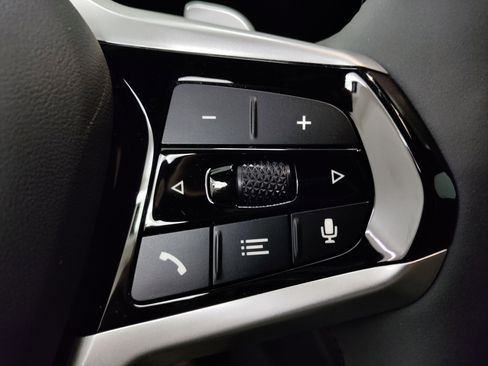 Used 2025 BMW 330i Sedan w/ Convenience Package image 23