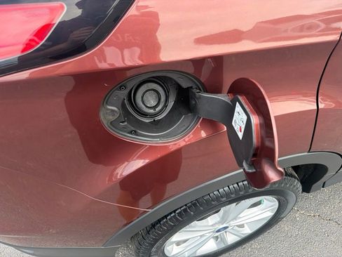Used 2018 Ford Escape SE w/ SE Sync 3 Package FWD image 47